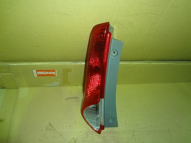 【中古】中古部品 パッソセッテ M502E 左ﾃｰﾙﾗﾝﾌﾟ 【3330460100-001373501315600】