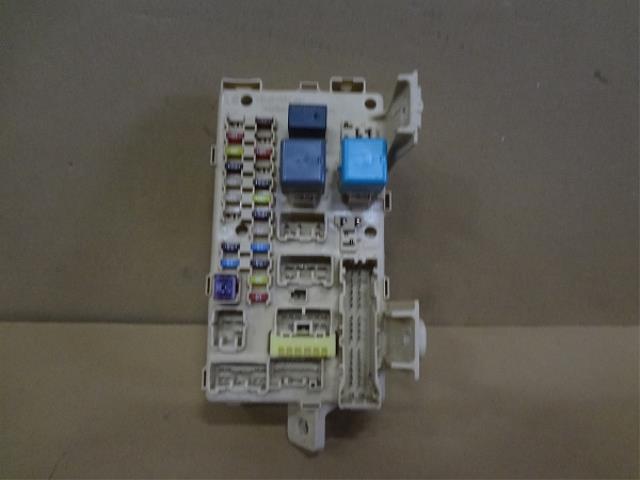 【中古】中古部品 アベンシス AZT251W ﾋｭｰｽﾞﾎﾞｯｸｽ 【3330460100-001570167867800】