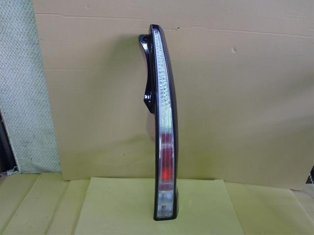 【中古】中古部品 ムーヴ L175S 右ﾃｰﾙﾗﾝﾌﾟ 【3330460100-001592645815500】