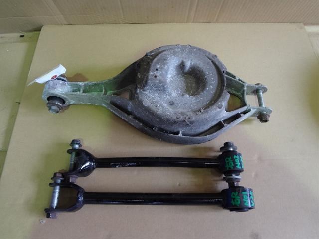 【中古】中古部品 スカイライン V35 右ﾘｱﾛｱｱｰﾑ 【3330460100-001509469151820】