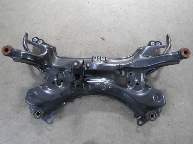 中古部品 アベンシス ZRT272W フロントメンバー