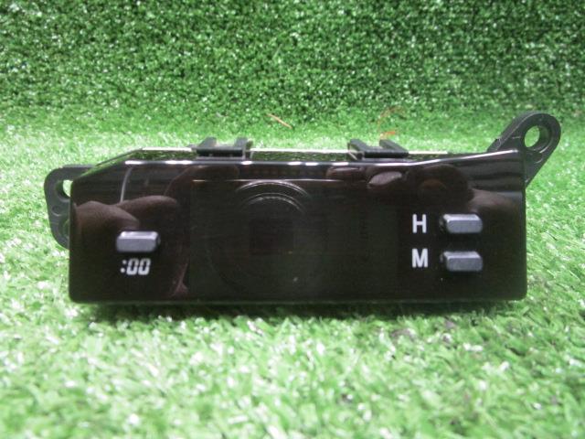 【中古】中古部品 クラウン JZS155 時計 【3330200100-210186000068050】｜e-cleマート 9,035円