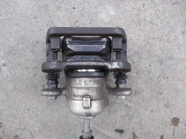 【中古】中古部品 BMW 1シリーズ UE16 左ﾘｱｷｬﾘﾊﾟｰ 【3330510100-001706993144460】