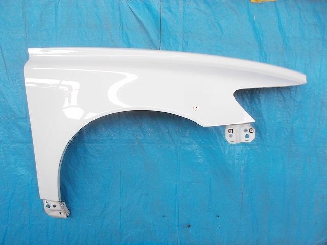 【中古】中古部品 ボルボ 40シリーズ MB5244 右ﾌﾛﾝﾄﾌｪﾝﾀﾞｰ 【3330510100-001639063110600】