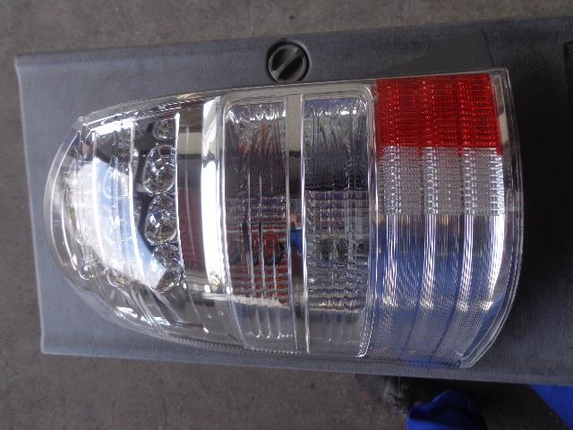 【中古】中古部品 ウィッシュ ZNE10G 左ﾃｰﾙﾗﾝﾌﾟ 【3340080100-001298988215600】