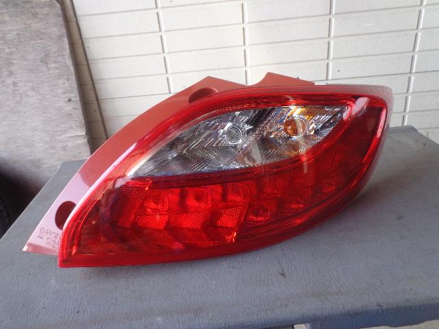 【中古】中古部品 デミオ DEJFS 右ﾃｰﾙﾗﾝﾌﾟ 【3340080100-001147777715500】