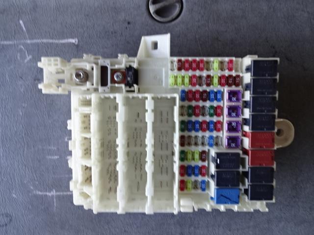 【中古】中古部品 フィット GE6 ﾋｭｰｽﾞﾎﾞｯｸｽ 【3340080100-001373339567800】