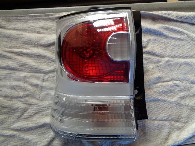 【中古】中古部品 タント L375S 左ﾃｰﾙﾗﾝﾌﾟ 【3340080100-001661053315600】