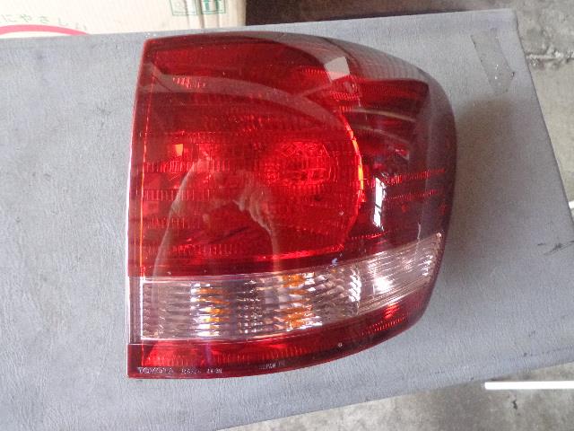 【中古】中古部品 イプサム ACM21W 右ﾃｰﾙﾗﾝﾌﾟ 【3340080100-001175043015500】