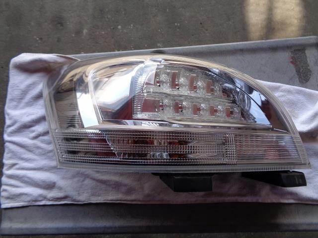 【中古】中古部品 マークＸジオ ANA10 左ﾃｰﾙﾗﾝﾌﾟ 【3340080100-001603325215600】 8,580円
