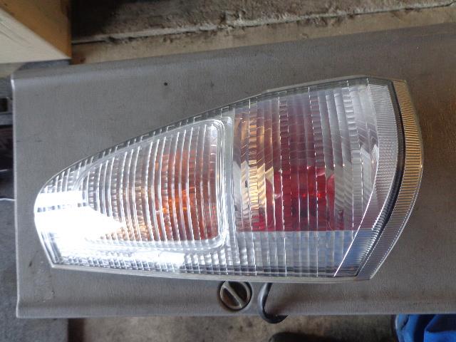 【中古】中古部品 セレナ PC24 左テールランプ 【3340080100-001180984715600】