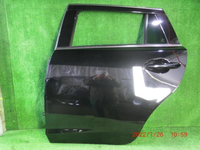 【中古】中古部品 アテンザ GJ2FW 右ﾘｱﾄﾞｱ 【3260070000-220121000513300】