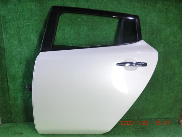 【中古】中古部品 リーフ ZE0 左ﾘｱﾄﾞｱ 【3260070000-220127000613400】