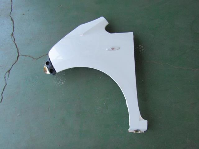【中古】中古部品 ステラ LA110F 左ﾌﾛﾝﾄﾌｪﾝﾀﾞｰ 【3330900100-001603487410700】