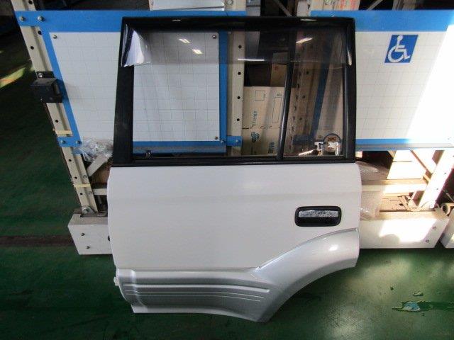 【中古】中古部品 ランドクルーザープラド KDJ95W 左ﾘｱﾄﾞｱ 【3330900100-001460044713400】