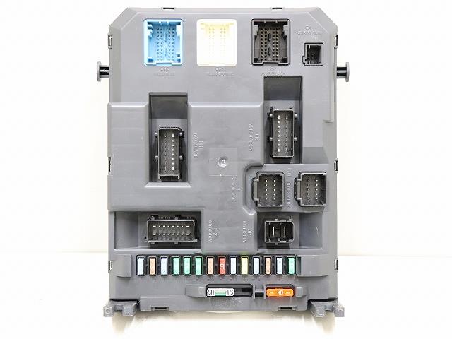 【中古】中古部品 シトロエン C3 A55F01 ﾋｭｰｽﾞﾎﾞｯｸｽ 【3310070100-000090732867801】 33,110円