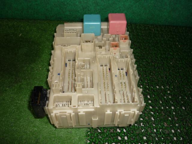 【中古】中古部品 ヴィッツ KSP90 ﾋｭｰｽﾞﾎﾞｯｸｽ 【3330370100-001674490867800】 21,230円