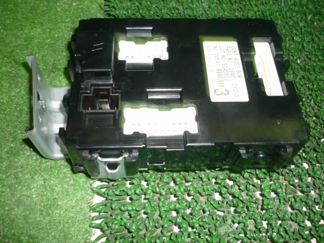 【中古】中古部品 セレナ NC25 ﾋｭｰｽﾞﾎﾞｯｸｽ 【3330370100-001647784567800】