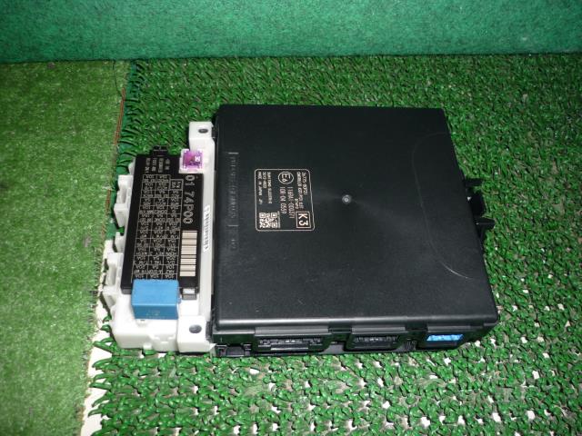 【中古】中古部品 ラパン HE33S ﾋｭｰｽﾞﾎﾞｯｸｽ 【3330370100-001670054767800】 15,290円