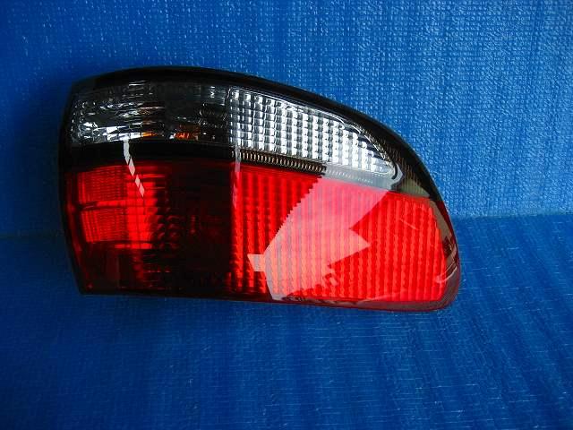 【中古】中古部品 エスティマ TCR10W 右ﾃｰﾙﾗﾝﾌﾟ 【3340240100-000679098215500】
