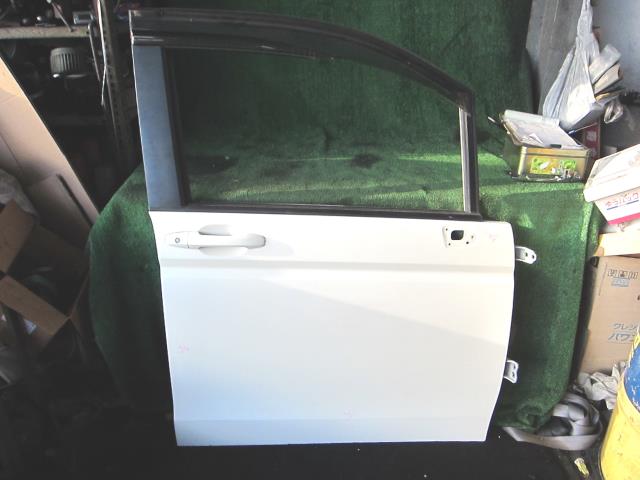 【中古】中古部品 ステップワゴン RK1 右フロントドア 【3340240100-001636469513100】