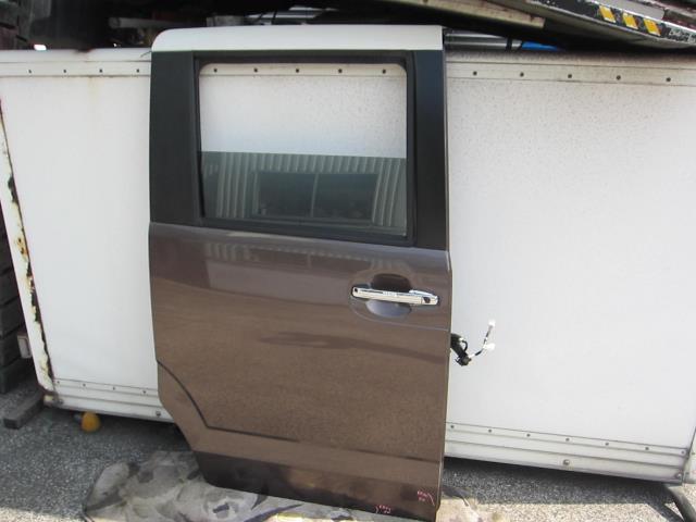 【中古】中古部品 Ｎ－ＢＯＸ JF1 右ﾘｱﾄﾞｱ 【3340240100-001669161013300】