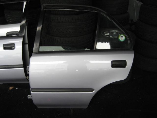【中古】中古部品 シャレード G203S 左ﾘｱﾄﾞｱ 【3340240100-000833607313400】