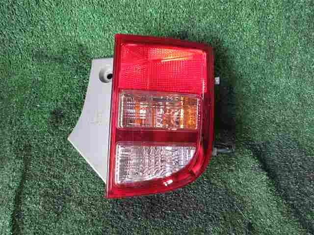 【中古】中古部品 アイシス ZGM10W 右ﾃｰﾙﾗﾝﾌﾟ 【3340240100-213000008115501】