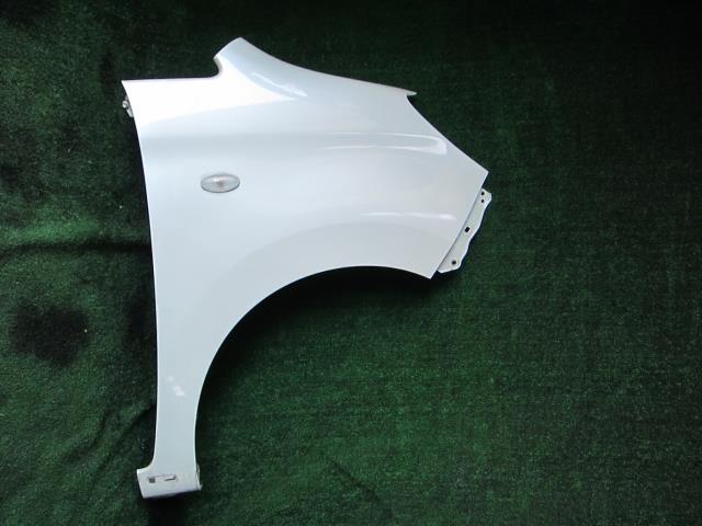 【中古】中古部品 デリカD2 MB15S 右フロントフェンダー 【3340240100-001622619610600】