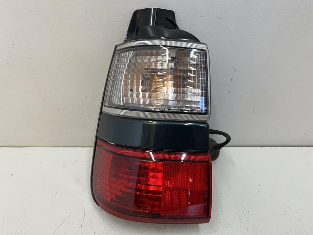 【中古】中古部品 カローラ AE100G 左ﾃｰﾙﾗﾝﾌﾟ 【3310070100-000210639615600】