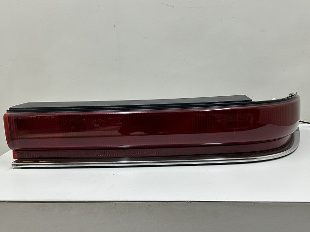【中古】中古部品 ビュイック FUMEI 右テールランプ 【3310070100-000453386615500】|e-cleマート