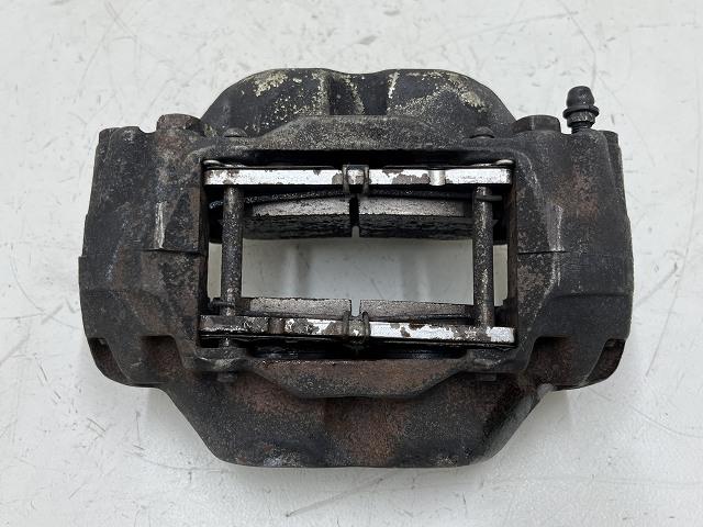 【中古】中古部品 ボルボ 200シリーズ AB230 右ﾌﾛﾝﾄｷｬﾘﾊﾟｰ 【3310070100-000591380644330】