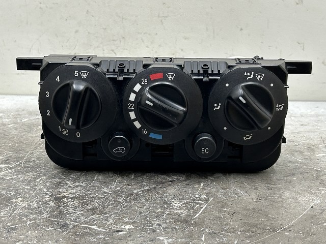 【中古】中古部品 ベンツ Aクラス 168033 A/Cスイッチパネル 【3310070100-000552471360900】