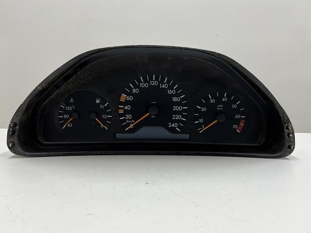 【中古】中古部品 ベンツ Eクラス 210037 ｽﾋﾟｰﾄﾞﾒｰﾀｰ 【3310070100-000639295561400】