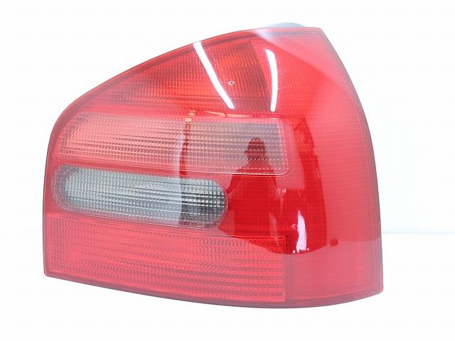 【中古】中古部品 アウディ A3 8LAGN 右ﾃｰﾙﾗﾝﾌﾟ 【3310070100-000657666715500】 12,527円