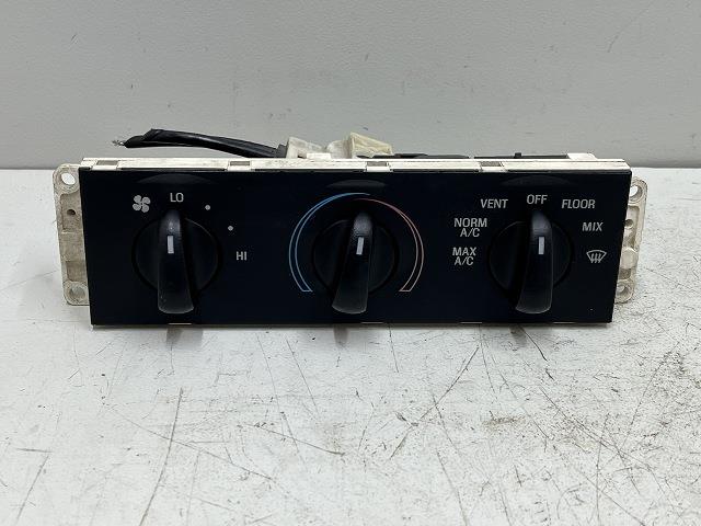 【中古】中古部品 フォード マスタング 1FAF145 A/Cｽｲｯﾁﾊﾟﾈﾙ 【3310070100-000536182660900】