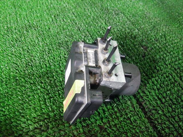 【中古】中古部品 アウディ A4 8EALT ABSｱｸﾁｭｴｰﾀｰ 【3330240100-000203106642500】