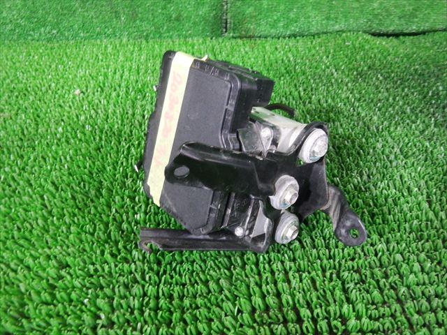 【中古】中古部品 フィット GP6 ABSｱｸﾁｭｴｰﾀｰ 【3330240100-000203082042500】