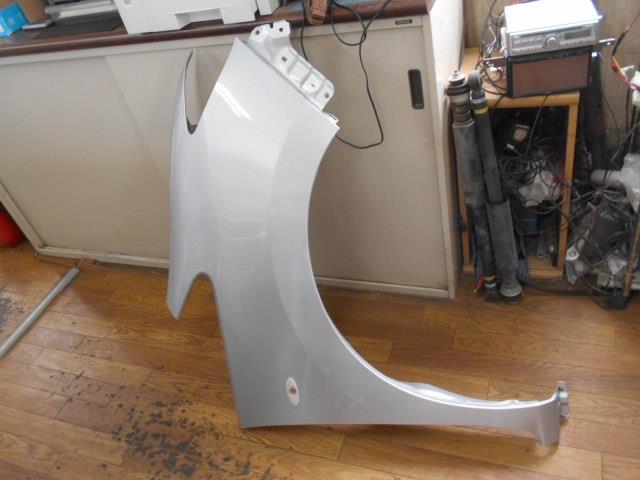 【中古】中古部品 セレナ NC26 右ﾌﾛﾝﾄﾌｪﾝﾀﾞｰ 【3330220100-001660107410600】