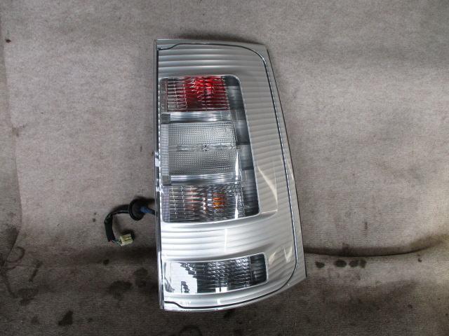 【中古】中古部品 シエンタ NCP81G 右ﾃｰﾙﾗﾝﾌﾟ 【3330220100-001557859115500】