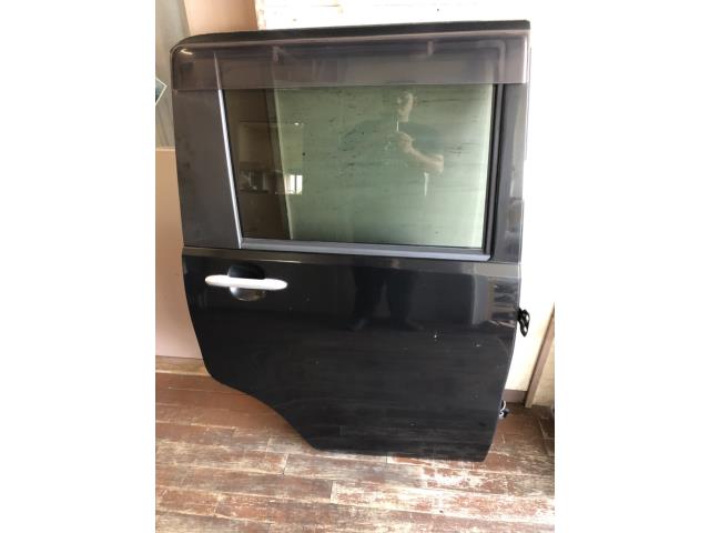 【中古】中古部品 タントエグゼ L455S 右ﾘｱﾄﾞｱ 【3330430100-001696560313300】