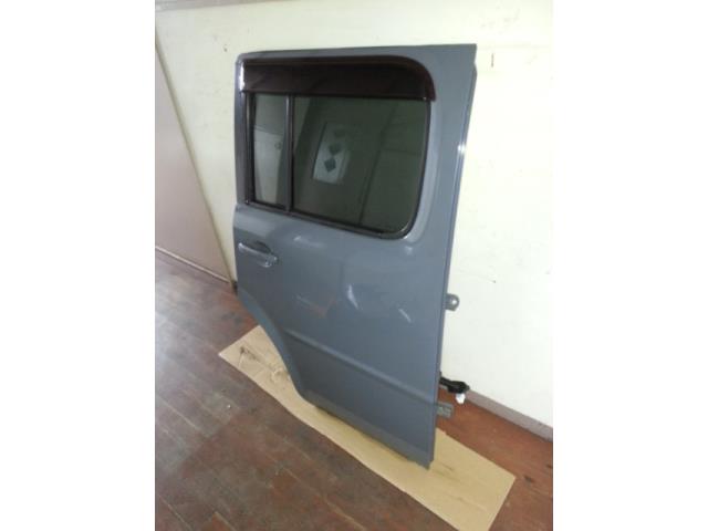 【中古】中古部品 キューブ BZ11 右ﾘｱﾄﾞｱ 【3330430100-001172601913300】