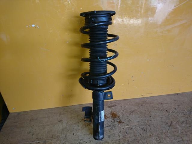 【中古】中古部品 アクセラ BK3P 右ﾌﾛﾝﾄｽﾄﾗｯﾄ 【3330960100-001429192750110】 10,296円