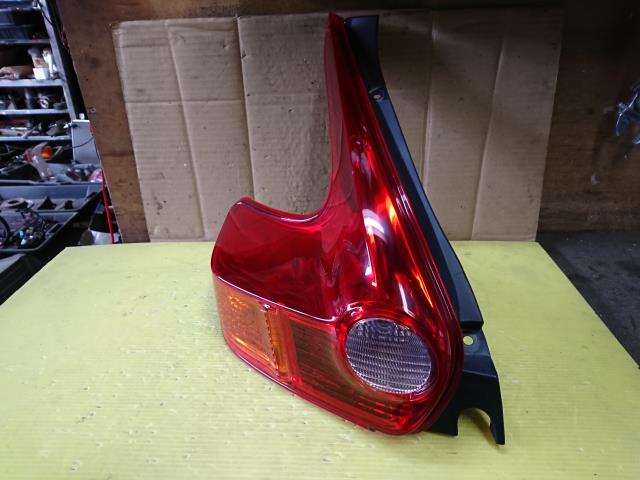 【中古】中古部品 ジューク YF15 左ﾃｰﾙﾗﾝﾌﾟ 【3330960100-001445471015600】