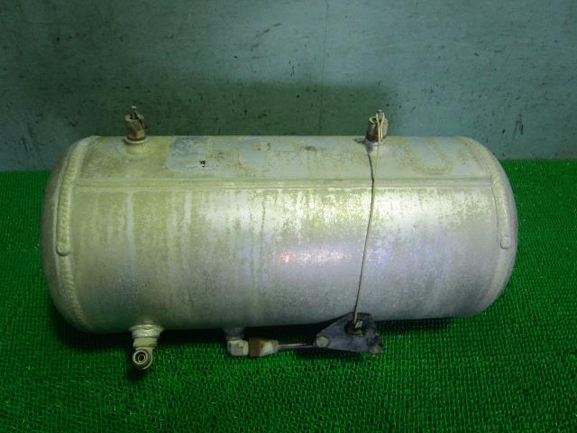 【中古】中古部品 いすゞ大型車 CXZ52K6 ｴｱﾀﾝｸ 【3330540100-001628518948000】 8,672円