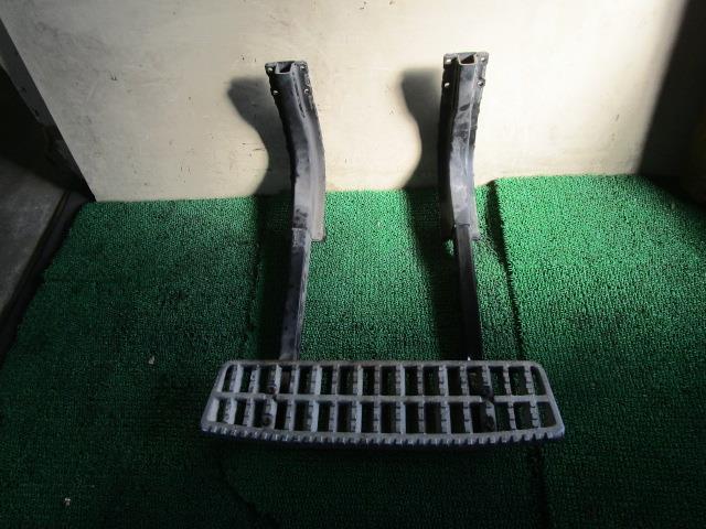【中古】中古部品 いすゞ大型車 CXG23X4 右ｻｲﾄﾞｽﾃｯﾌﾟ 【3330540100-001654473813700】 13,750円