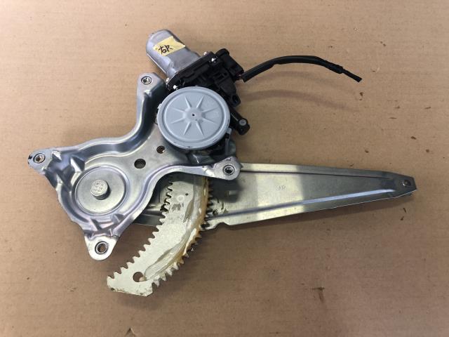 【中古】中古部品 ミライース LA300S 右ﾘｱﾄﾞｱﾚｷﾞｭﾚｰﾀ･ﾓｰﾀｰ 【3330660100-001605767513320】