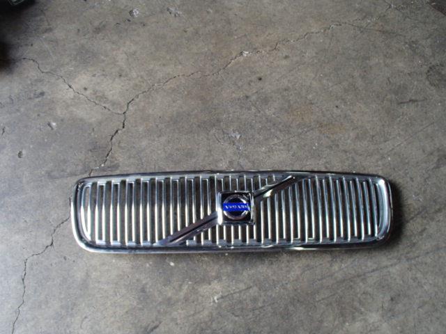 【中古】中古部品 ボルボ 70シリーズ SB5244W ラジエータグリル 【3330490100-001068062110400】