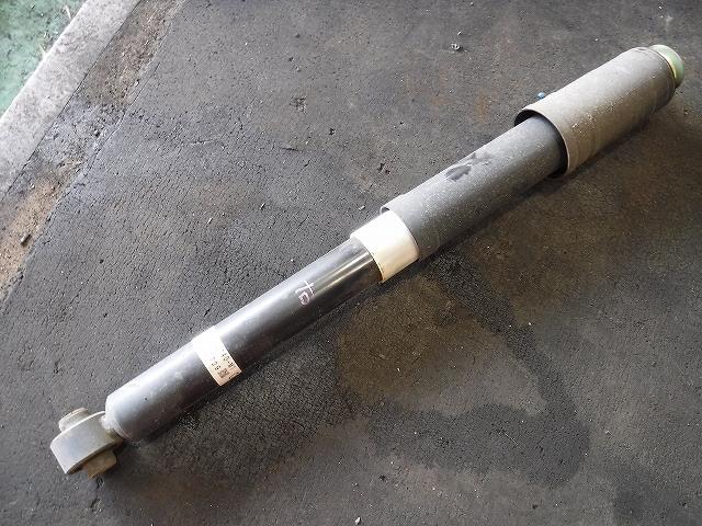 【中古】中古部品 ステップワゴン RP1 右リアショックアブソーバー 【3340140100-001659761250700】