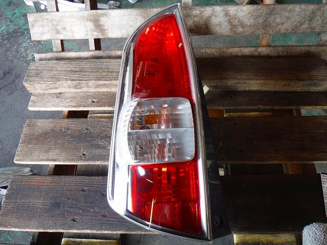 【中古】中古部品 パッソ KGC10 左ﾃｰﾙﾗﾝﾌﾟ 【3340140100-001079551515600】